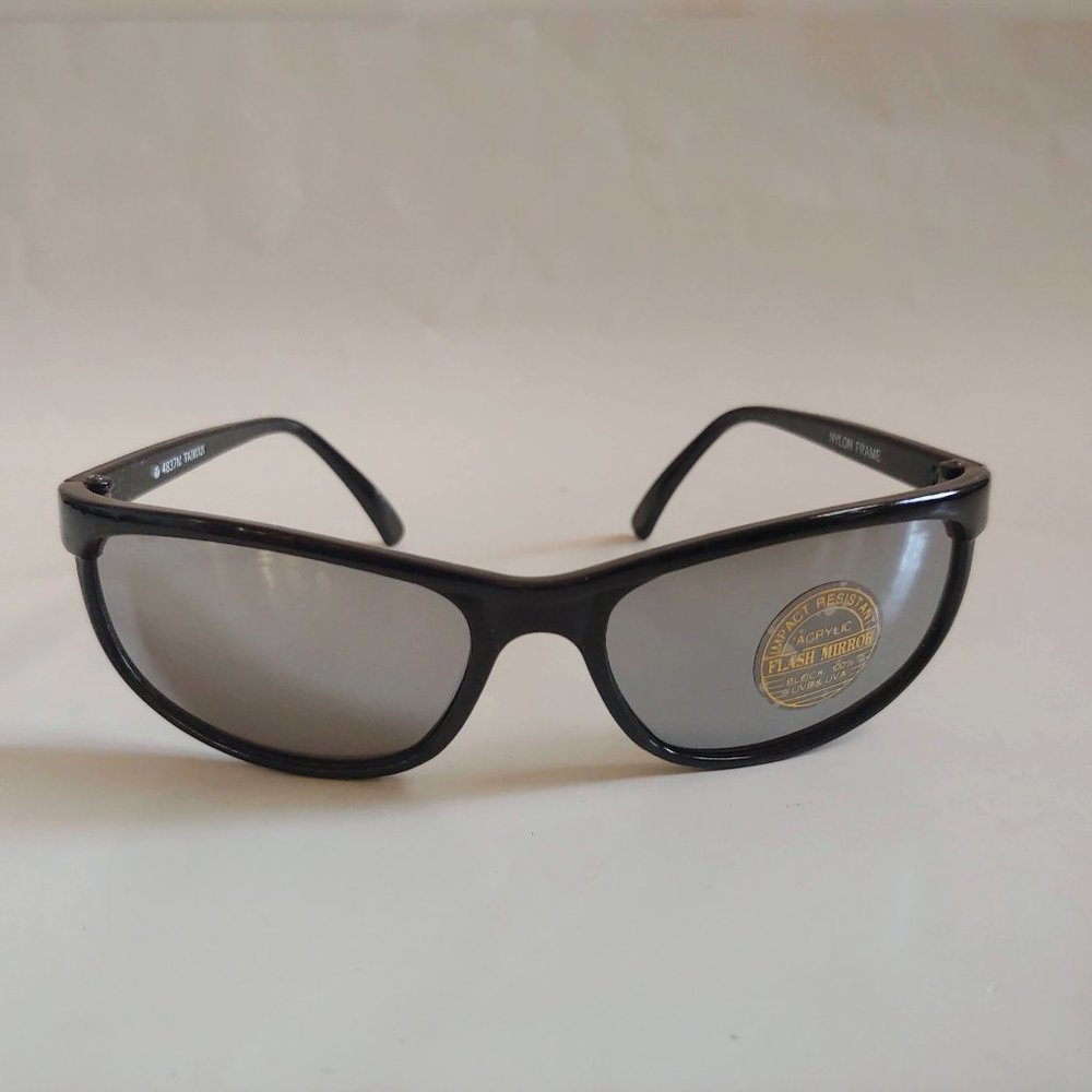 NWT TruVintage 90's Kids Nylon 8 Base Wrap around Smoke Mirrored Sunglasses